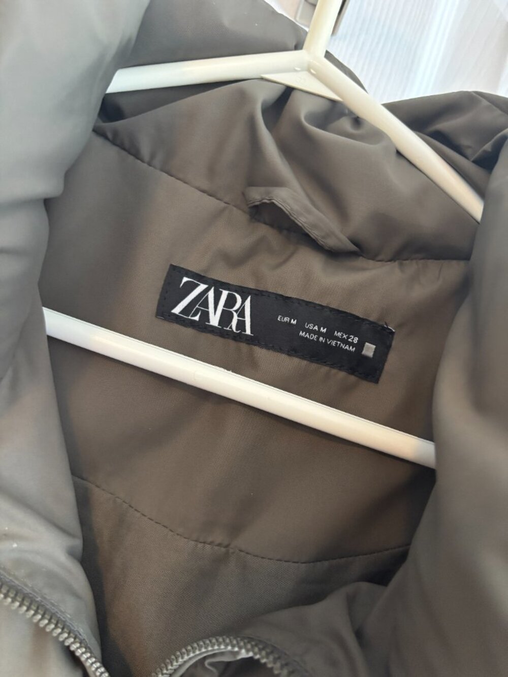 Zara Puffer Vest, Olive/khaki green colour Size M - Picture 3 of 4